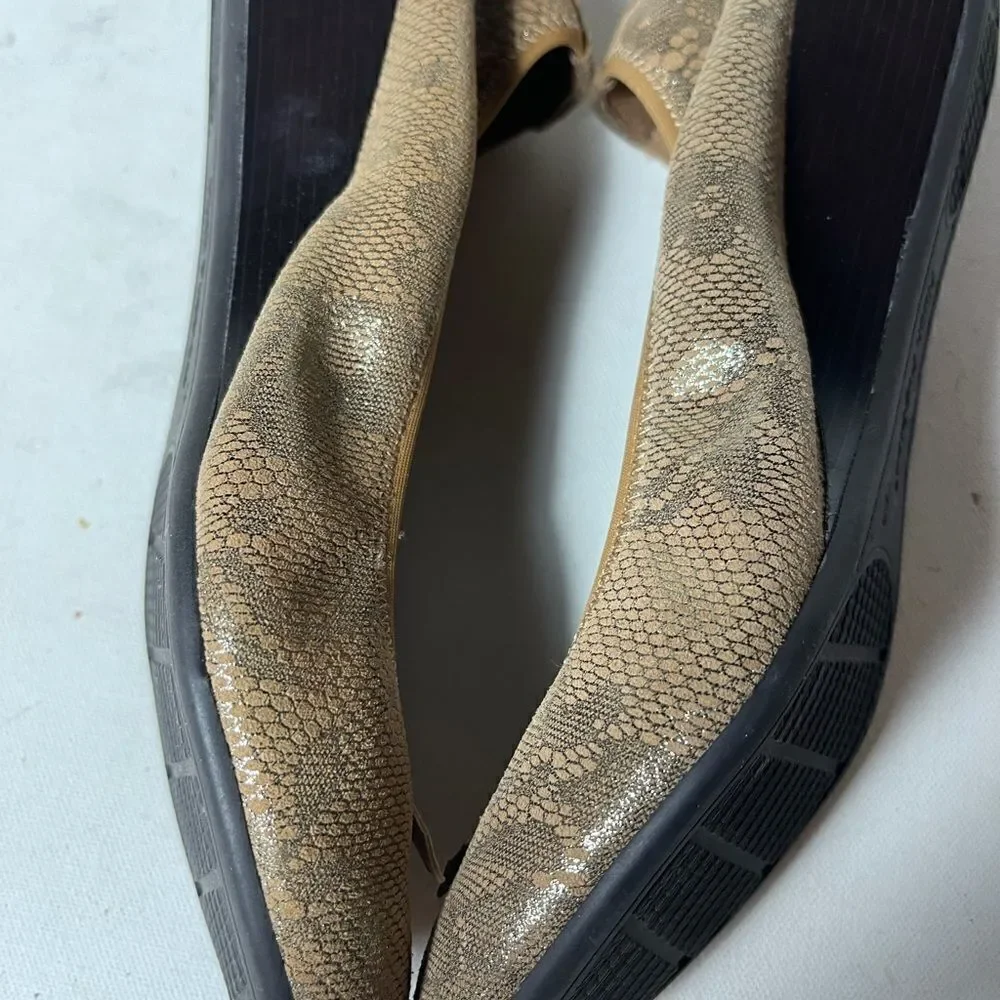Hush Puppies golden brown iridescent wedge SZ9.5